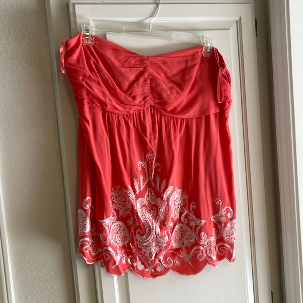 Strapless embroidered top